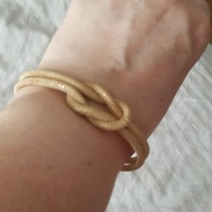 Women's knot bracelet
